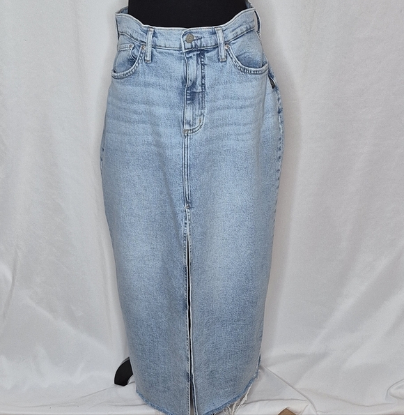 Silver Jeans Front Slit Denim Skirt - Size 28 / 6 - Picture 4 of 16
